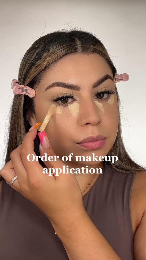 A step by step in which I apply my makeup perfect for beginners 🫶🏼✨ ... | Makeup Tutorials | TikTok Make Up For Beginners Tutorials Videos, Makeup For Dummies Step By Step, Step By Step Makeup Application, Makeup Application Order Step By Step, How To Apply Makeup For Beginners, How To Apply Makeup Step By Step, Frosty Pink Lipstick, Basic Makeup For Beginners, Makeup Application Order