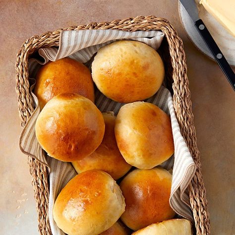 Gathering Recipes, Holiday Breads, Thanksgiving Rolls, Thanksgiving Bread, Food Vibes, Christmas Dinner Ideas, Christmas Meals, Fresh Eats, Dinner Roll