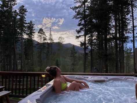 Hot Tub With Mountain View, Hot Tub Vacation, Colorado Hot Tub Pics, Hot Tub Mountains, Mountain Hot Tub Pictures, Hot Tub Mountain View, Hot Tub In The Mountains, Hot Tub Pic Inspo Night, Hot Tub Picture Ideas