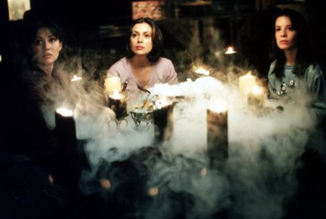 Charmed Halliwell Sisters, Charmed Tv Show, Charmed Tv, Teen Witch, Holly Marie Combs, Charmed Sisters, Holly Marie, Rose Mcgowan, Shannen Doherty