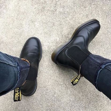 Dr Martens Chelsea Boots Outfit, Dr Martens Chelsea Boots, Brown Dr Martens, Dr Martens Chelsea, Chelsea Boots Outfit, Mens Work Outfits, Chelsea Boots Black, Alternative Shoes, Minimalist Fashion Men