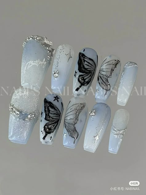 Kpop Idol Nails, Black Buterfluffy Nails, Cybercore Nails Blue, Blue Nail Butterfly, Silver And Blue Butterfly Nails, Douyin Butterfly Nails, Fake Nails Designs, Hello Nails, Cute Simple Nails