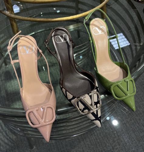 Valentino Shoes Heels, Valentino Heels, Designer Shoes Heels, Pretty Sandals, Elegant Heels, Green Heels, Heels High, Heels Classy, Heels Fashion