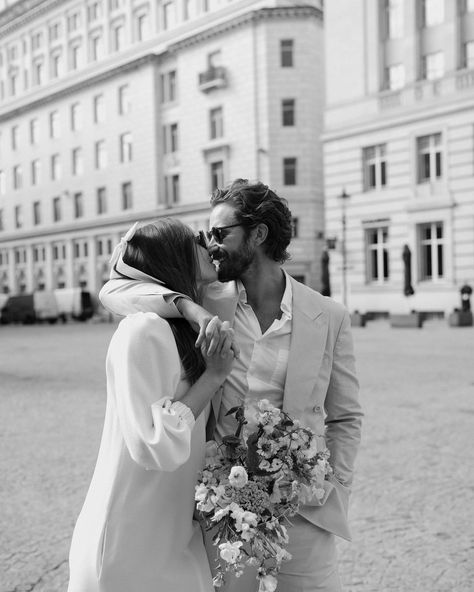 Civil Wedding Photoshoot Ideas, Wedding City Photoshoot, Pub Wedding Photos, Civil Wedding Shoot, Copenhagen Wedding Photography, London Elopement Photography, Elopement City Photography, Street Wedding Photoshoot, Wedding In The City