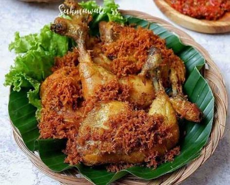 Video Bahan-bahan Bumbu yang dihaluskan The post Video cara membuat Resep serundeng ayam pedas appeared first on TOPWISATA. Ayam Kremes, Cooking Tutorials, Food Display, Indonesian Food, September 2024, Lunch Recipes, Fried Rice, Food Photography, Seafood