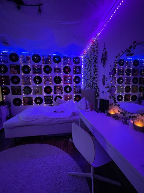 #aesthetic #room #dreamroomdecor Bedroom Decor Ideas College Apartment, Purple Aesthetic Rooms Ideas, Led Hangout Room, Teenage Room Inspiration, Cool Rooms For Teens, Cool Room Designs For Small Rooms, Chill Room Design, 2020 Room Aesthetic, Vibey Room Aesthetic Cozy