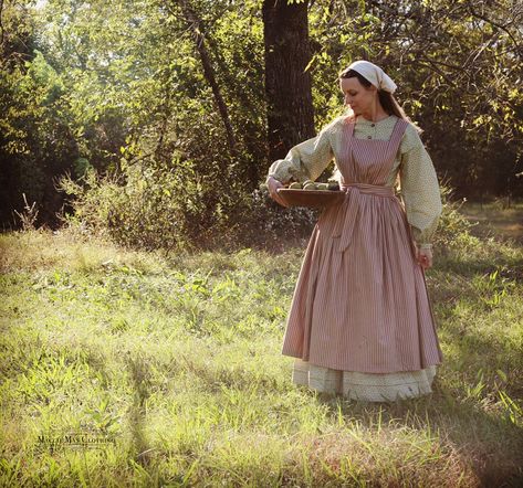 Farmer Outfit, Tasha Tudor, Old Fashion Dresses, Historical Dresses, Mode Inspo, Fantasy Fashion, Historical Clothing, Historical Fashion, Modest Outfits