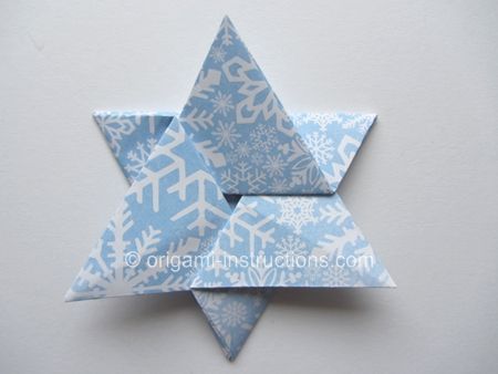 http://www.origami-instructions.com/easy-origami-star-of-david.html Judaica Crafts, Easy Origami Star, 3d Paper Star, Origami Yoda, Arte Judaica, Jewish Crafts, Hanukkah Crafts, Origami Star Box, Dollar Origami