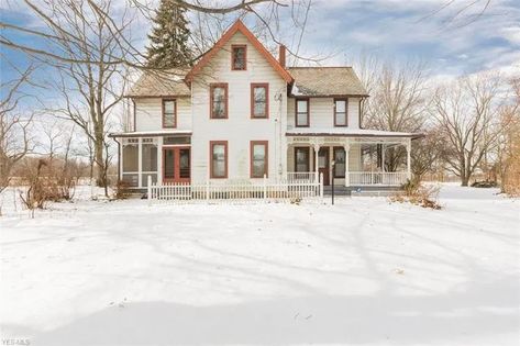 c.1900 Farmhouse For Sale w/ Barn, Outbuildings on 3.16 Acres in Wadsworth OH $250,000 - #farmhouses #minifarms #hobbyfarms Detached 2 Car Garage, 1920s Farmhouse, 1900 Farmhouse, Farmhouse Renovation, Sims 4 House Building, Charming Farmhouse, Victorian Farmhouse, Farmhouse Remodel, Old Farm Houses