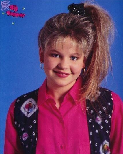 DJ Tanner frosted side ponytail: | Ranking The 13 Most Important Celeb Ponytails Of The '90s 80s Hair Styles, 80’s Hair, Vintage Aesthetic Outfits, 80's Hairstyle, 90s Haircuts, Dj Tanner, Old Hairstyles, Fuller House, 80s Hair