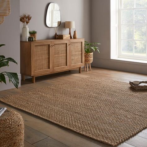 Natural Woven Rug Living Room, Wicker Rug Living Room, Natural Fibre Rug, Rattan Rug Living Room, Jute Bedroom Rug, Rattan Inspired Living Room, Jute Living Room Rugs, Natural Jute Rug Living Room, Jute Products Ideas