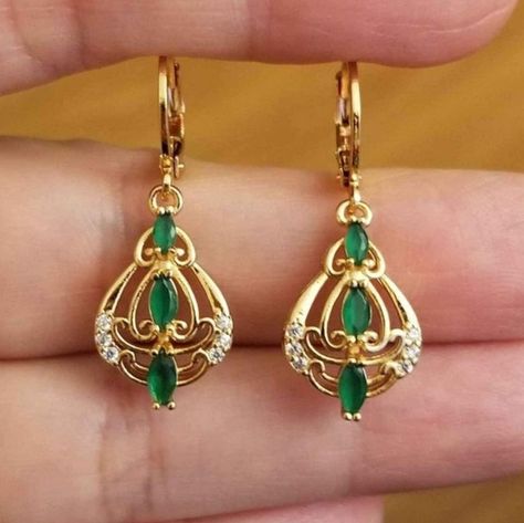 18K Gold Plated Emerald Diamond Dangle Drop Hoop Chandlier Earrings for … Emerald Diamond Earrings, Mini Hoop Earrings, Hoop Earring Sets, Classy Jewelry, Cz Stud Earrings, Emerald Earrings, Green Earrings, Black Earrings, Emerald Jewelry