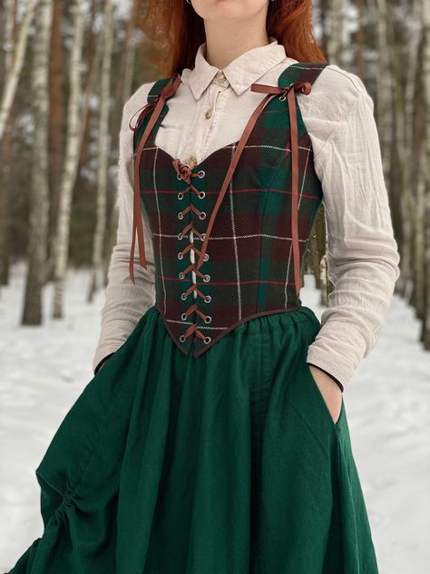 Long Skirt With Corset Top, Sweater And Corset Outfit, Cottagecore Outfits Corset, Corset Dresses Vintage, Outfit Ideas For Big Bust, Medival Outfits Woman, Corset Styling, Cottagecore Fits, Corset Stays