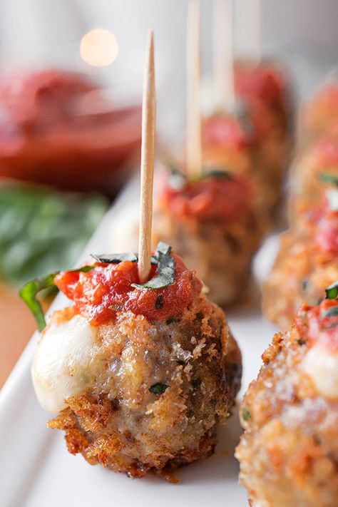 Caprese Meatballs, Meatballs Stuffed With Mozzarella, Mozzarella Recipe, Stuffed Meatballs, Mozzarella Stuffed Meatballs, Appetizer Meatballs, Holiday Appetizer, I'm Leaving, String Cheese