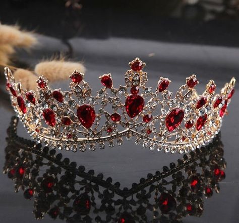 Wedding Dress Accessories crystal red crown BEAUTIFUL CRYSTAL RED CROWN / AESTHETIC Red Quince Theme, Quince Crown, Red Quinceanera Ideas, Quinceanera Red, Quinceanera Jewelry, Quinceanera Crown, Red Quince, Crown Aesthetic, Quince Decorations