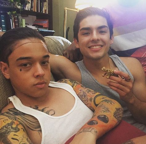 cuties 😍 On My Block Cast, Santos Gang On My Block, On My Block, Cholo Style, 2013 Swag Era, Rap Aesthetic, Funny Profile Pictures, Cute Actors, Attractive People