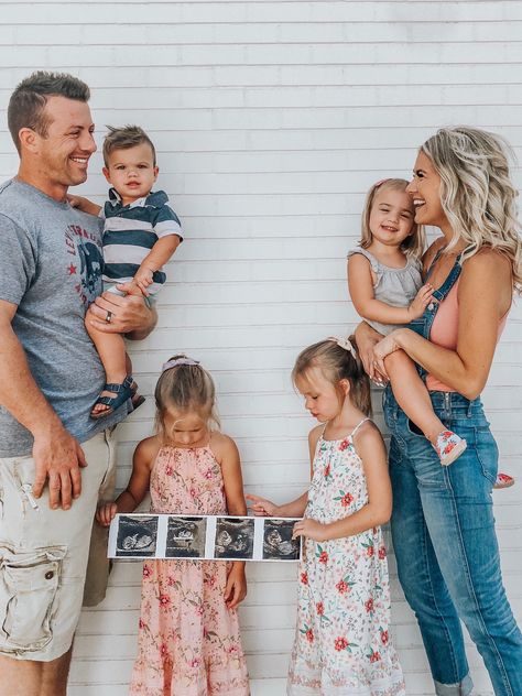 Amber Massey, Summer Family Pictures, Big Family Photos, Future Mommy, Moms Goals, Family Photo Pose, Family Picture Outfits, Future Mom, Family Photo Outfits