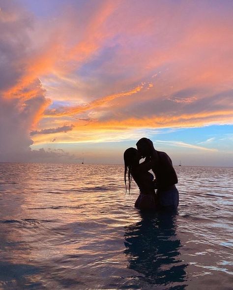 Couple Goal Vacation, Couples Mexico Photos, Couple Mexico Pictures, Early Adulthood Aesthetic, Tropical Vacation Couple Photos, Couples Vacation Poses, Cute Couple Beach Photos, Couple Trip Aesthetic, Mexico Poses