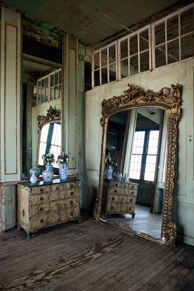 Likes: MIRRORS, openness, light, wood, aged building    Dislikes: vases ruin color scheme, dresser seems to old to be usable, dresser is even too ruined to be attractive Giant Mirror, Older Homes, Luxurious Homes, Huge Mirror, Sewing Shop, Decorative Styles, Porch Living, Celery Green, Big Mirror