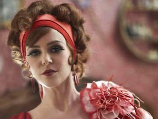 Myrtle Wilson is Tom's lover and her lifeless husband George owns a run-down garage which is the valley of ashes. Myrtle Wilson, 1920 Hairstyles, The Great Gatsby 2013, Inspired Hairstyles, 1920s Hair, Clara Bow, Isla Fisher, Gatsby Style, Silk Headband