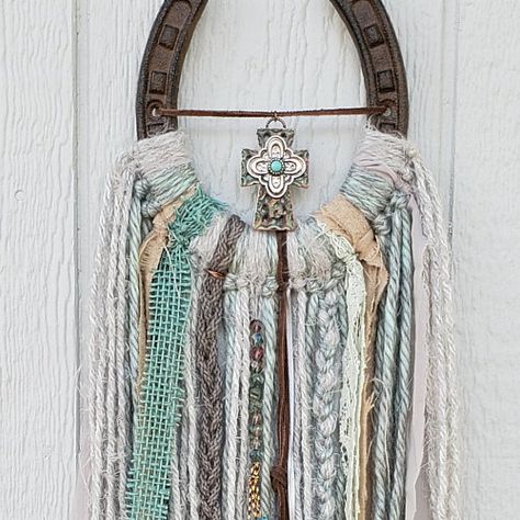 Horseshoe Wall Hanging, Horseshoe Dreamcatcher Diy, Horseshoe Dream Catcher, Moon Wreaths, 4h Crafts, Horseshoe Dreamcatcher, Dreamcatcher Diy, Western Room, Witch Bells