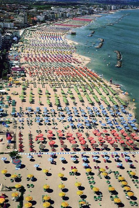 Andreas Gursky, Rimini Italy, Paris Review, Voyage Europe, Haruki Murakami, National Gallery Of Art, Contemporary Photography, Rimini, Urban Photography