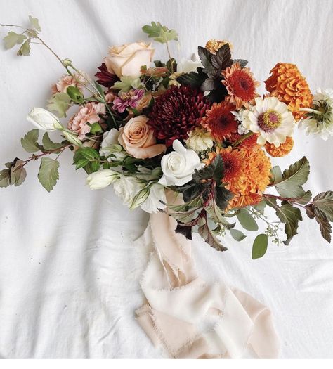 Simple Wedding Bouquets, Holly Wedding, Terracotta Wedding, Fall Wedding Bouquets, Fall Wedding Flowers, Wedding Mood Board, Autumn Wedding, Wedding Mood, Bride Bouquets