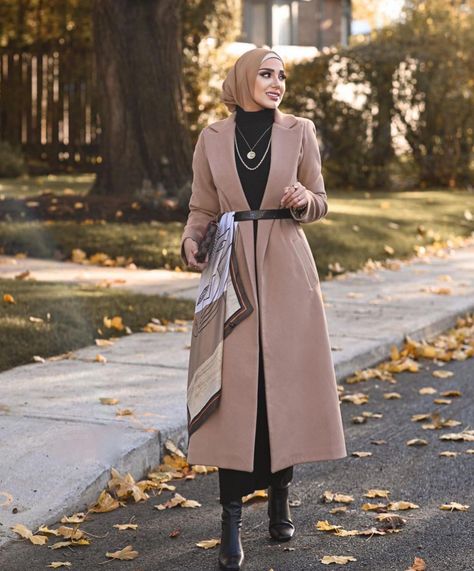 Classy Hijab Winter Coat Outfit Ideas - Instagram Image:@nourr.hoda- If You Are Looking For Hijab Winter Coat Ideas, Then Keep Reading To Get Some Great Inspiration On Hijab Winter Coat Outfits, Coats With Boots, Long Sleeve Coat Outfits, Teddy Coat Outfits, Faux Fur Coat Outfits And Much More - #hijab #hijabfashion #winteroutfits #coat #muslimah #hijaboutfit Hijabi Fashion Winter, Classy Winter Coat, Hijabi Winter Outfits, Long Coat Outfit, Winter Coat Outfits, Muslimah Outfit, Hijab Trends, Muslim Outfits Casual, Style Hijab