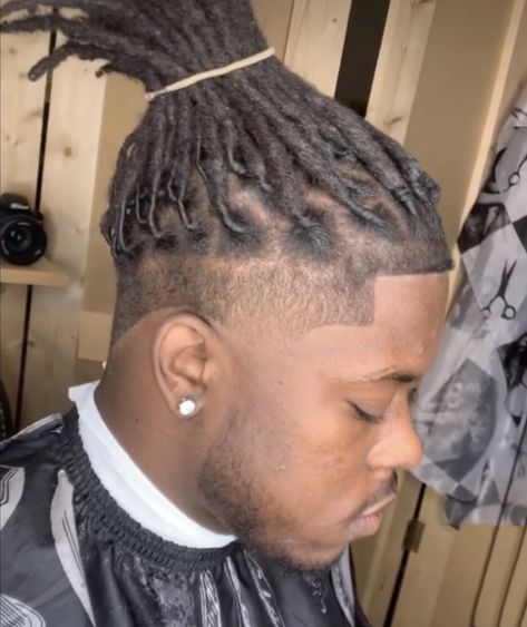 Edge Up With Dreads Men, Drop Fade With Dreads, Drop Fade Locs, Drop Fade Dreads, Hightop Dreads Styles Men, Taper Dreads, Taper Fade Long Hair, High Top Dreads, Boys Hairstyle