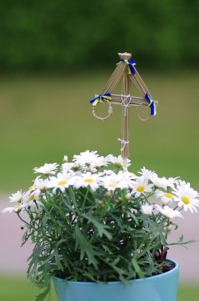 Mini (Swedish) maypole Mini Maypole, Sneep Snorp, Midsummer Celebration, Seasonal Activities, House Garden, July 4th, Photo Gallery, Sweden, Photo Galleries