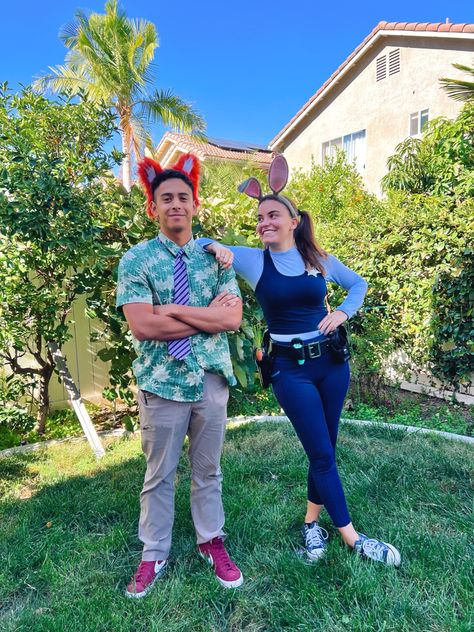 #halloween #halloweencostume #halloweenideas #costume #costumeinspiration #costumeidea #zootopia #couplescostume #boyfriend #goals #costumegoals Judy Hoops And Nick Wilde Couple Costume, Officer Hops And Nick Costume, Judy Hoops And Nick Wilde Costume, Zootopia Couple Costume, Judy Hopps Disneybound, Judy And Nick Costume, Zootopia Nick And Judy Costume, Judy Hopps And Nick Wilde Costume, Judy Hops Costume