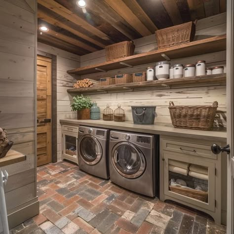 Farmhouse Laundry Room Ideas, Barn House Interior, Rustic Laundry Rooms, Ranch House Decor, Barn House Design, Dream Laundry Room, Mudroom Laundry Room, Laundry Room Renovation, Barn Style House Plans