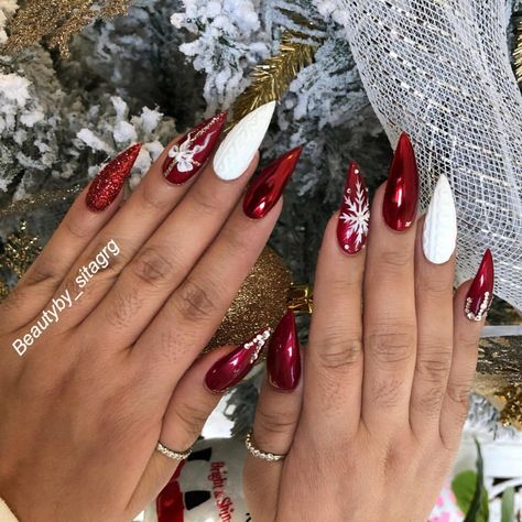 Chrome Sweater Nails, Christmas Almond Acrylic Nails, Christmas Nails Extra, Chrome Christmas Nails Designs, Winter Colour Nails, Red Sweater Nails, Red Chrome Christmas Nails, Chrome Holiday Nails, Red Xmas Nails