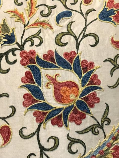 Kashida Embroidery, Decoration Plants, Tambour Embroidery, Decorating Style, Embroidery Motifs, Indian Embroidery, Hand Embroidery Art, Hand Embroidery Stitches, Silk Pillowcase