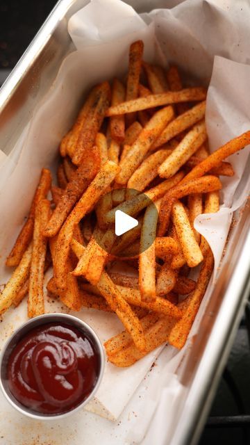 3.7M views · 109K likes | Spoons of Dilli on Instagram: "•PERFECT FRIES/ PERI PERI FRIES RECIPE•😍 Well, if there’s one thing which we can eat anywhere at any time, that’s perfect french fries! We have also shown how to make peri peri fries in no time too!🤤  Steps to make perfect fries- 1. Boil the fries in boiling water for exact 5 minutes 2. Fry the fries in very hot oil for just 1 minute (this is also called flash fry) 3. Fry the fries in normal hot oil until crispy and golden!  Ingredients used are- Big sized potatoes- 5-6 pcs Water Vinegar- 1 Tbsp Salt- A pinch Oil for frying  Fir peri peri fries- Onion powder- 1 Tsp Black pepper powder- 1 Tsp Salt to taste Pizza seasoning- 2 Tsp Red chilli powder- 1 Tsp  #fries #frenchfries #friesrecipe #frenchfries🍟 #frenchfrieslover #fries🍟 #sna Fries Recipe Homemade, Pizza Fries Recipe, How To Make Fries, Peri Peri Fries, Tasty Potato Recipes, Cooking French Fries, French Fry Seasoning, Pizza Seasoning, Perfect French Fries