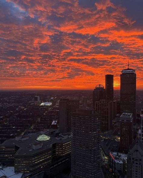 Only In Boston on Instagram: "Sunset did something for me tonight... ❤️ 📷: @shawn_soucie" City Sunset Aesthetic, Boston Sunset, Massachusetts Aesthetic, Boston Aesthetic, Wallpaper City, Aesthetic Orange, City Sunset, Sunset Pink, Orange Sunset