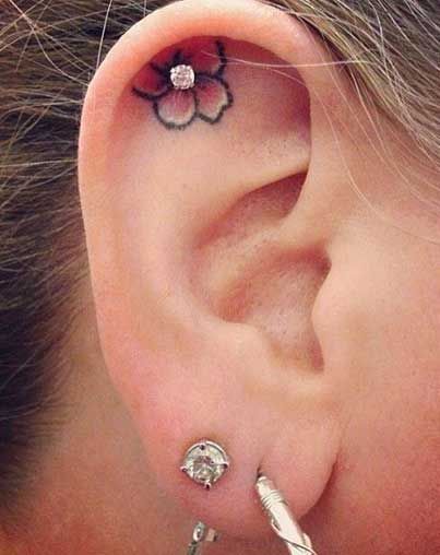 Piercings Corps, Inspiration Tattoo, Cute Ear Piercings, Cute Piercings, Style Gothic, Flower Ear, Sister Tattoos, Body Piercings, Piercing Tattoo