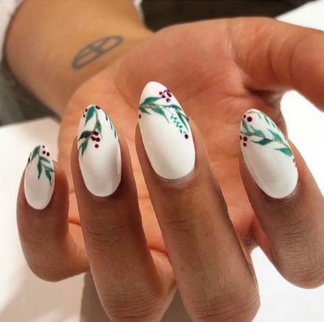 The Merriest Holiday Nail Design Ideas for 2020 | Fashionisers© - Part 6 Mistletoe Nails, Holiday Nails Christmas, Pretty Nail Colors, La Nails, Holiday Nail Designs, Holiday Nail, Nail Design Ideas, Festival Nails, Xmas Nails