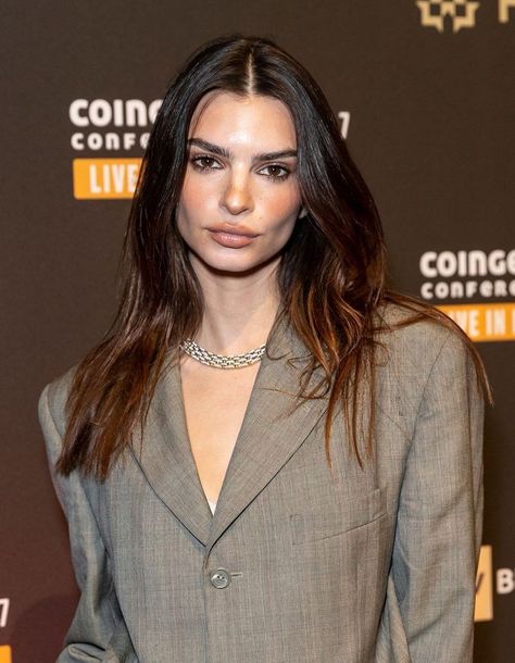 Em Ratajkowski, Emily Ratawosky, Emrata Style, Ratajkowski Style, Younique Eyeshadow, Emily Ratajkowski Outfits, Naturally Pretty, Emily Ratajkowski Style, American Model