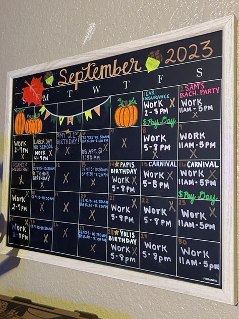 September Acrylic Calendar Ideas, Calander Board Ideas, September White Board Ideas Aesthetic, September Calander Theme, September Blackboard Ideas, September Chalk Calendar, Blackboard Calendar Ideas, Calender Decorating Ideas, September Whiteboard Calendar