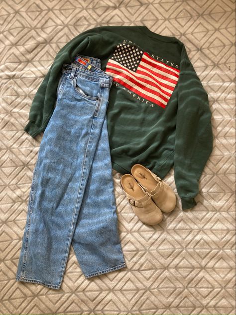 Cute Outfits Fall/winter, Masc Country Outfits, Semester At Sea Outfits, 90s Outfits Friends, Earthy Outfits Women, Different Clothes Aesthetics, East Coast Fall Outfits, Midwest Outfits, Mountain Aesthetic Outfit