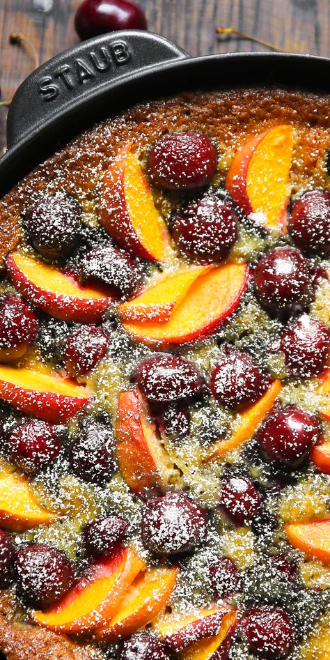 Peach and Cherry Greek Yogurt Cake - in a cast iron skillet. What To Do With Peaches Recipes, Cake With Fresh Fruit On Top, Summer Cake With Fruit, Fruit Crumble Cake, Stone Fruit Desserts, Peach And Cherry Recipes, Cherry Desserts With Fresh Cherries, Desserts With Fruits, Cherry Sweets