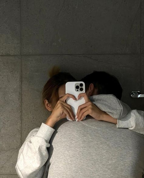 Couple Poses Soft Launch, Picture Couple Ideas, Couple Selfie Ideas Instagram, Cute Couple Pics Faceless, Hidden Boyfriend Pictures, Photo Couple Ideas, Secret Bf Pics, Cute Pictures Ideas, Boyfriend Lockscreen Ideas