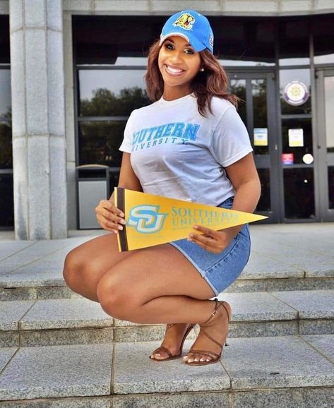 Welcome To The Bluff Diamond Harris Southern University and A&M College - Baton Rouge, LA 💙💛 Southern University Baton Rouge, Southern University Graduation Pictures, College Lifestyle, College Pictures, Girl Graduation, Southern University, University Graduation, Acceptance Letter, Graduation Pictures