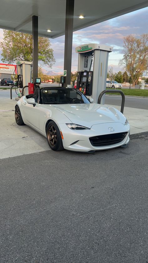 Gas station Mazda Miata Mx5, Miata Aesthetic Night, Miata Race Car, Mazda Miata Na, Cars At Gas Station, Nd Miata, Mx5 Nc, Miata Nd, Mazda Mx 5