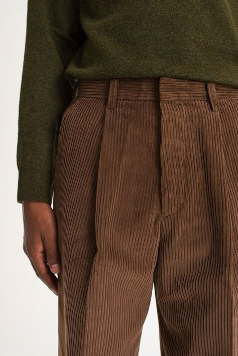 Casual Street Wear Men, Brown Outfit Men, Academia Aesthetic Outfit Men, Brown Pants Men, Corduroy Pants Outfit, Aesthetic Outfits Men, Academia Outfits, Cord Trousers, Mens Casual Dress Outfits