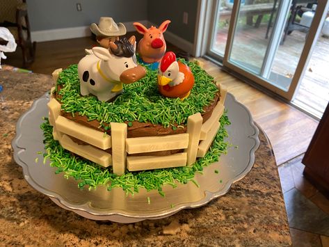 Farm Animals Birthday Party Cake, Farm Cake Decorating Ideas, Farm Animal Theme Cake, Farm Cake Birthday, Farm Themed Cakes, Diy Farm Birthday Cake, Farm Themed Birthday Party Cake, Birthday Cake Farm Theme, Simple Farm Cake