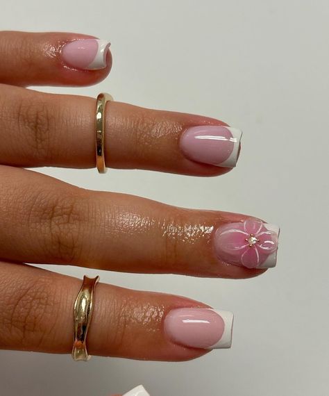 Simple Flower On Nail, Nails For Moms Simple Short, Short Square Acrylic Nails Charms, French Tip Simple Design, X Short Acrylic Nails, Natural Nail Manicure Designs, French Tip With Flowers Square, Structured Gel Manicure Designs Short, Acrylic Nails For Quinceanera