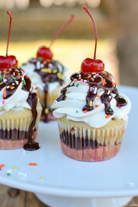 Neapolitan Sundae Cupcakes — Sprinkled With Jules Frappe Cupcakes, Sunday Cupcakes, Ice Cream Sundae Dessert, Chocolate Sundae Cupcakes, Snocone Cupcakes, Ice Cream Cupcakes Ideas, Deluxe Cupcakes, Ice Cream Sundae Cupcakes, Layered Cupcakes