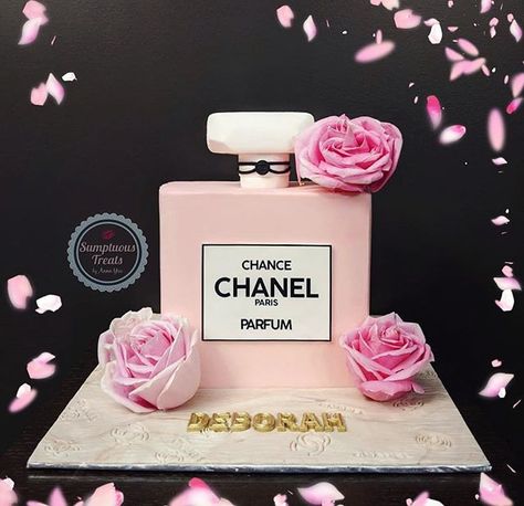 Sumptuous Treats by Anna Yiu в Instagram: «CHANEL Inspired Perfume Bottle Buttercream Cake @kly.ann #instacakes #chanelcakes #chanelperfumecake #chaneltheme #buttercreamcakes…» Perfume Bottle Cake, Coco Chanel Cake, Chanel Birthday Party, Chanel Perfume Bottle, Chanel Cake, 40th Cake, Bottle Cake, Queen Cakes, Cinderella Cake